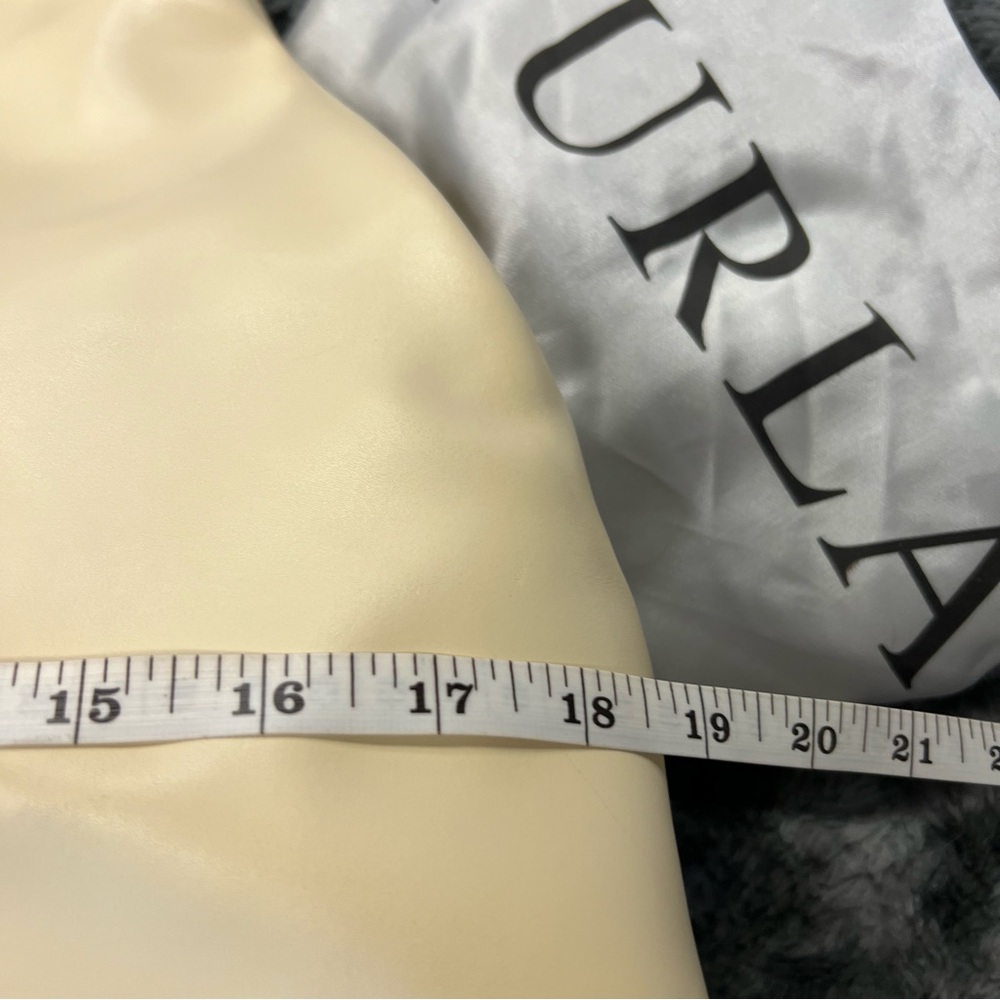🩷FURLA large cream colored trapezoid shoulder bag. - Picture 8 of 11